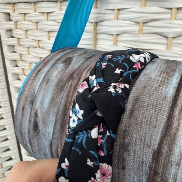 A lot of 4, custom, handmade, floral print headbands (purchased from Etsy) - Picture 11 of 15